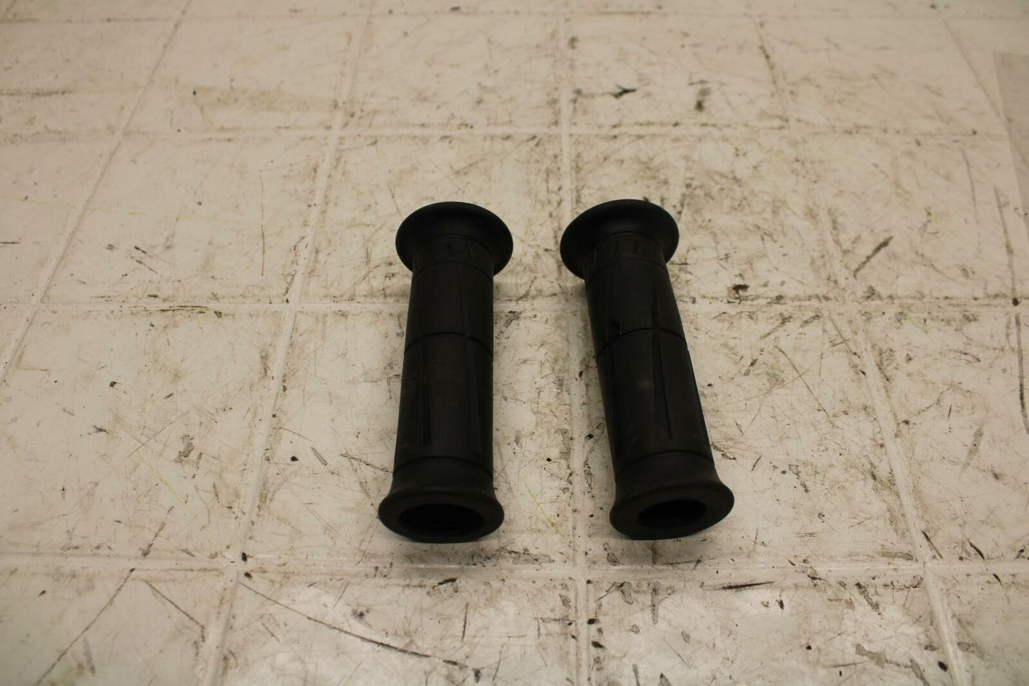 13-17 KAWASAKI NINJA ZX6R ZX636E RIGHT LEFT CLIPON HANDLEBAR GRIPS  PAIR BB409