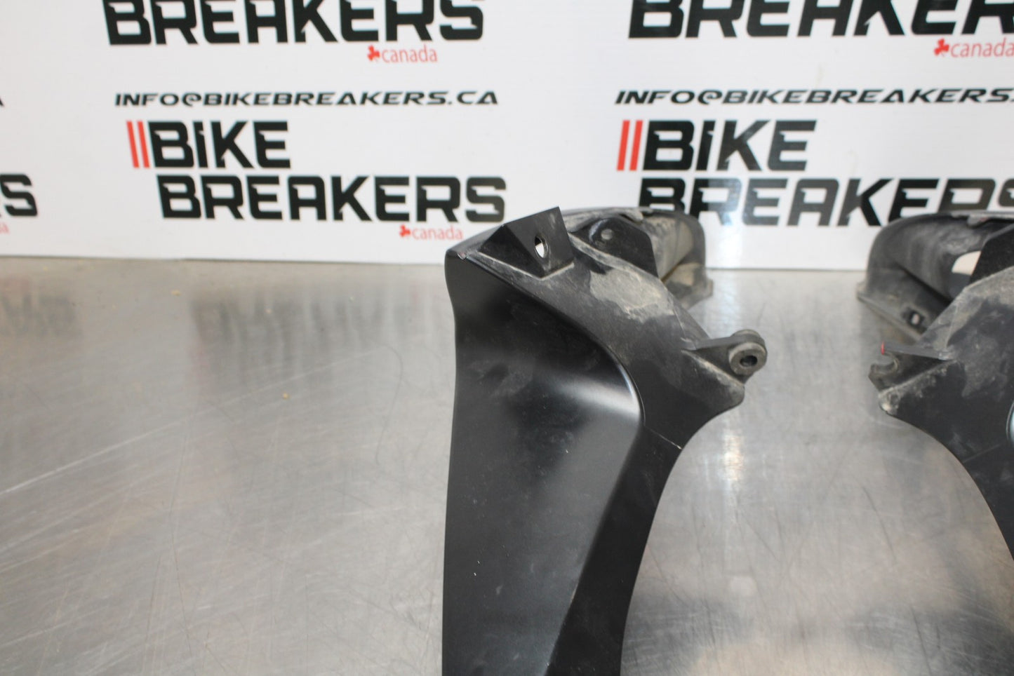 06-07 SUZUKI GSXR 600 FRONT UPPER MID SIDE FAIRING COWL PLASTIC SET BB170
