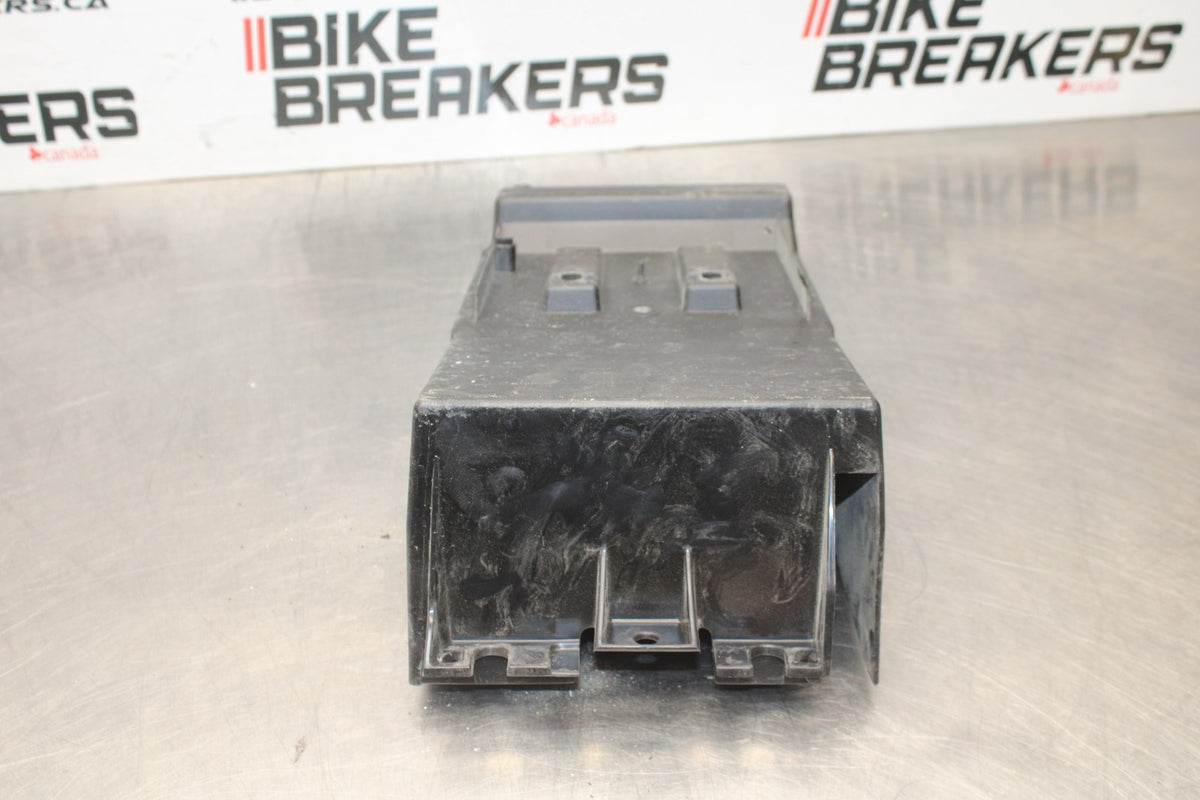 18-26 KAWASAKI Z400 REAR BACK TAIL UNDERTAIL BATTERY TRAY PLASTIC BB852