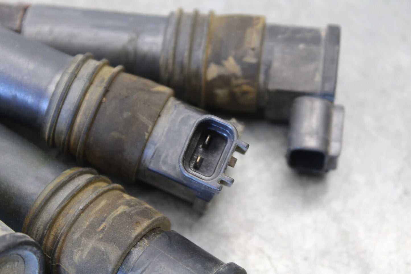 05-06 SUZUKI GSXR1000 IGNITION COILS COIL SPARK PLUG CAPS 33410-35F10 BB663