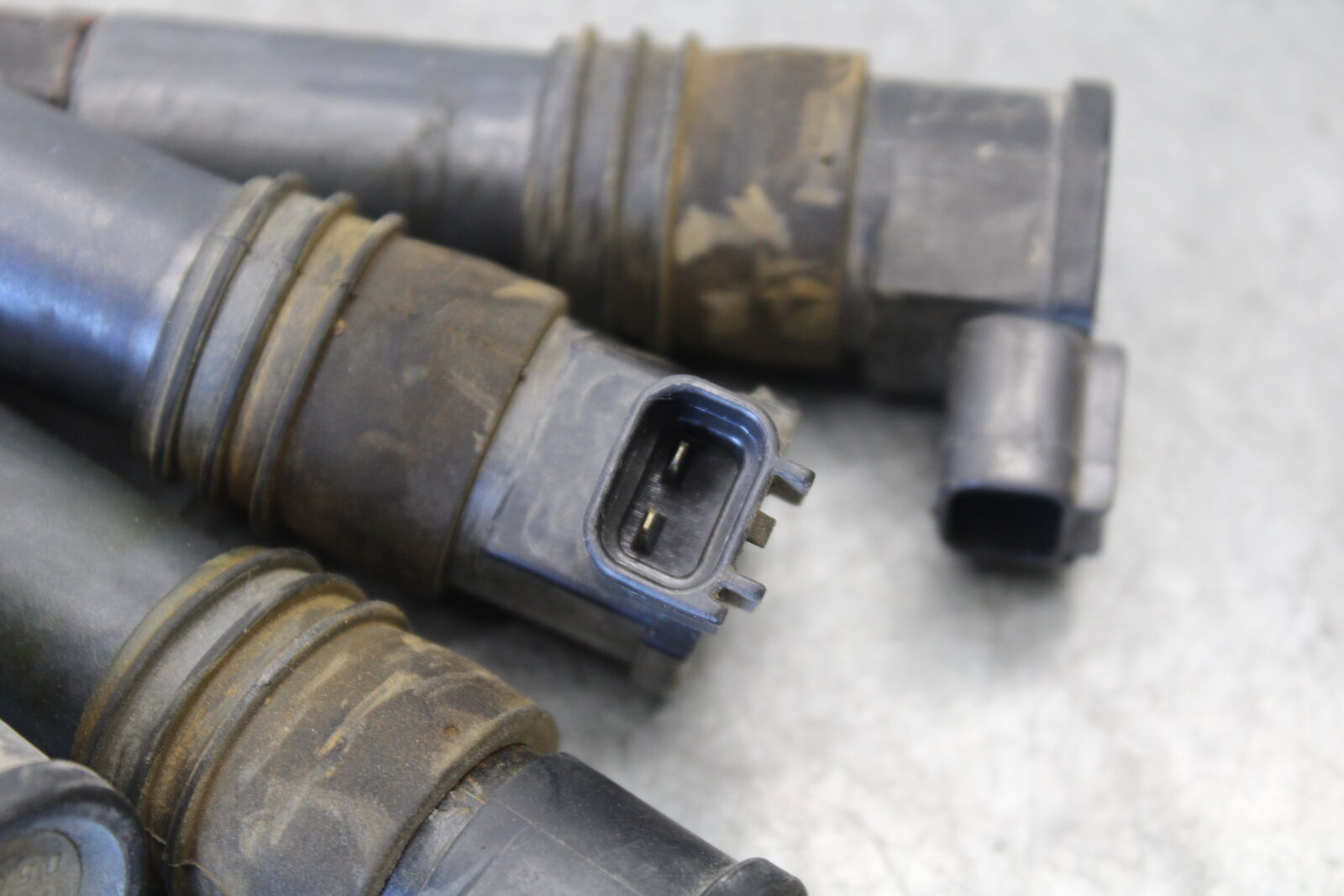 05-06 SUZUKI GSXR1000 IGNITION COILS COIL SPARK PLUG CAPS 33410-35F10 BB663