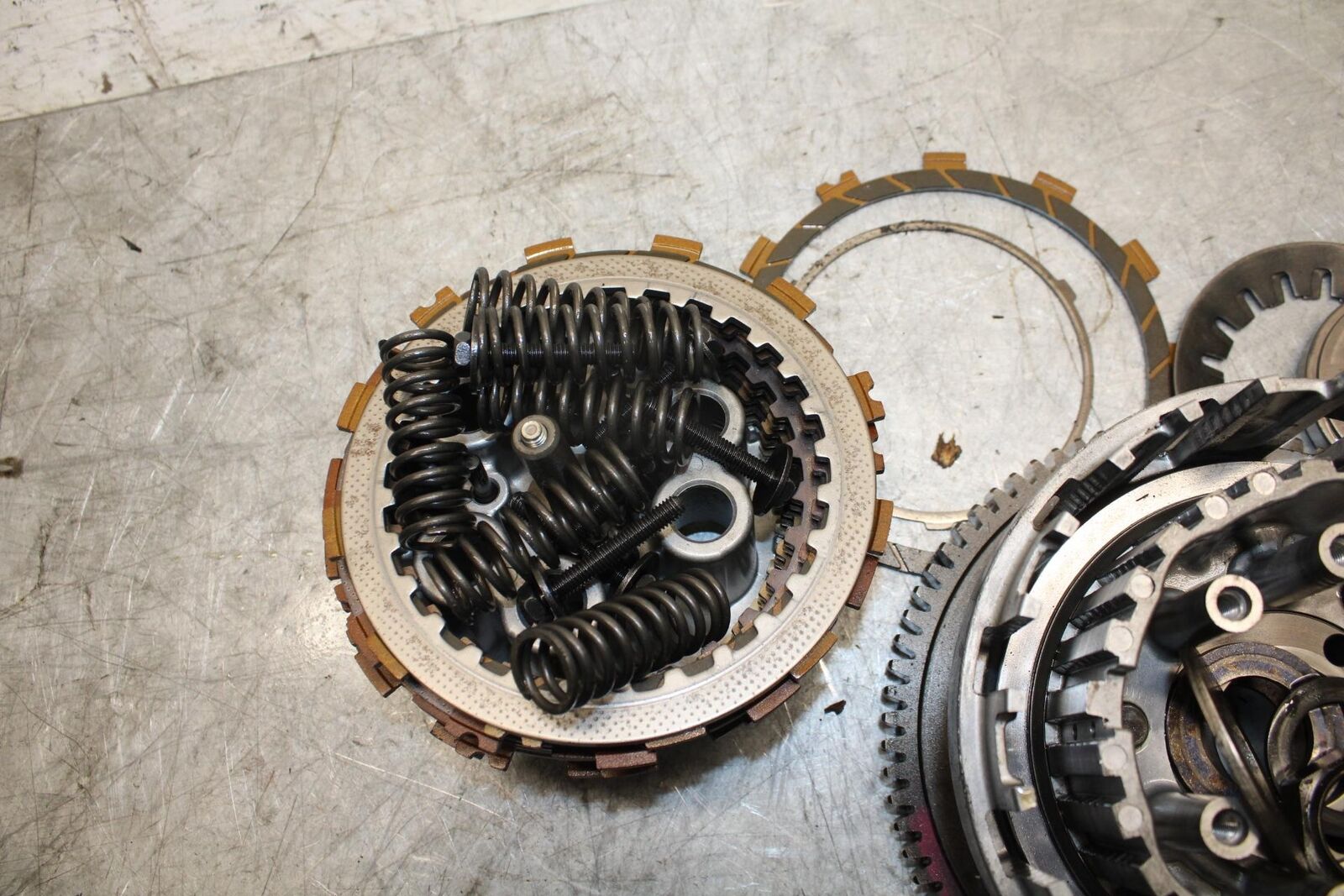 2007 Suzuki GSXR600  CLUTCH W PLATES BASKET HUB 21200-01820 21410-41G10 BB540 