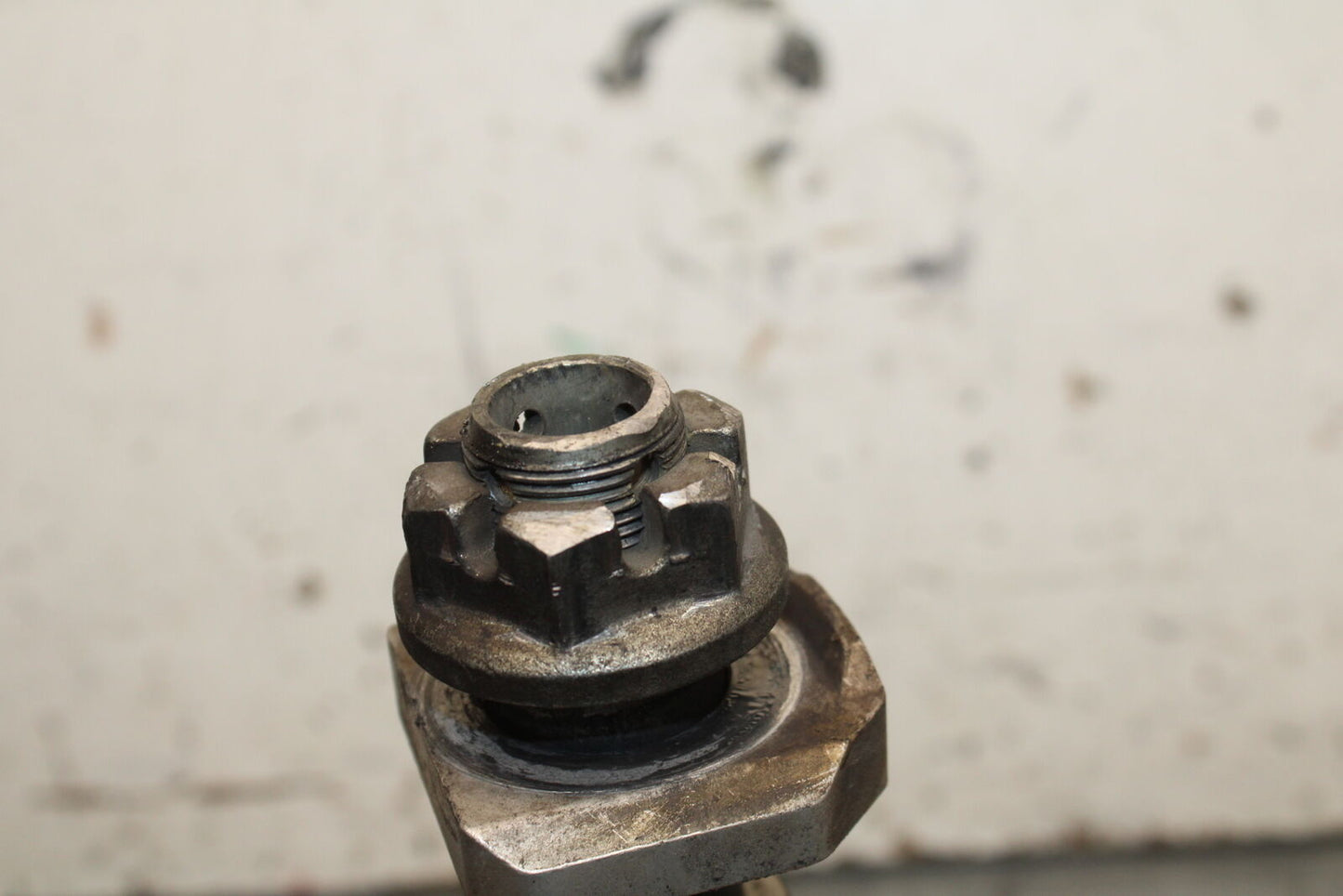 06-07 SUZUKI GSXR 600 REAR AXLE BACK WHEEL RIM PIVOT BOLT AXEL BB737