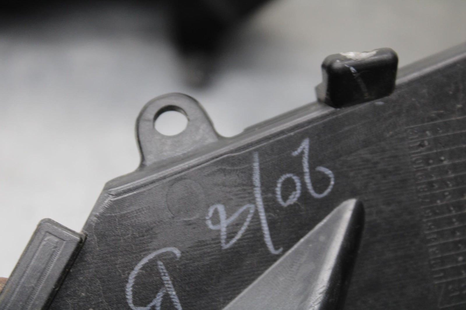 15-16 KAWASAKI EX300 RIGHT FRONT SIDE SEAT SADDLE PANEL TRIM COWL FAIRING BB635