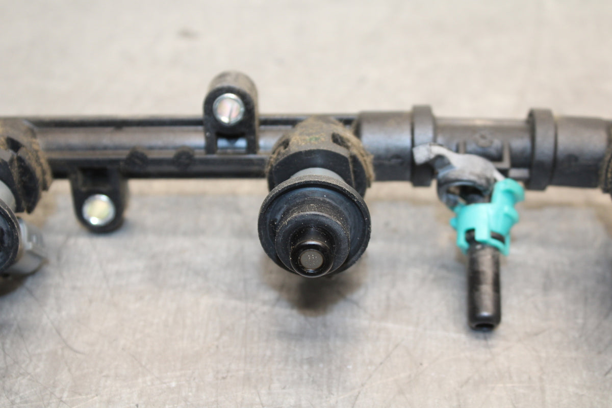 12-16 HONDA CBR1000RR SECONDARY FUEL INJECTORS TOP AIRBOX GAS RAIL BB114