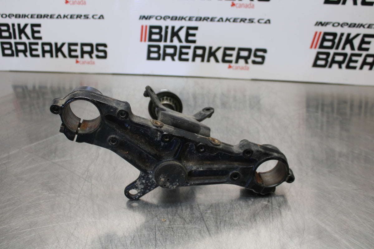 04 YAMAHA ROAD STAR XV1700A FRONT FORKS CLAMP LOWER TRIPLE TREE STEM BB155