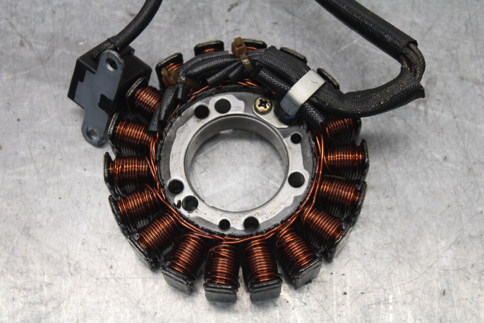 2004 Yamaha Raptor 660R YFM660R STATOR GENERATOR ALTERNATOR MAGNETO BB695