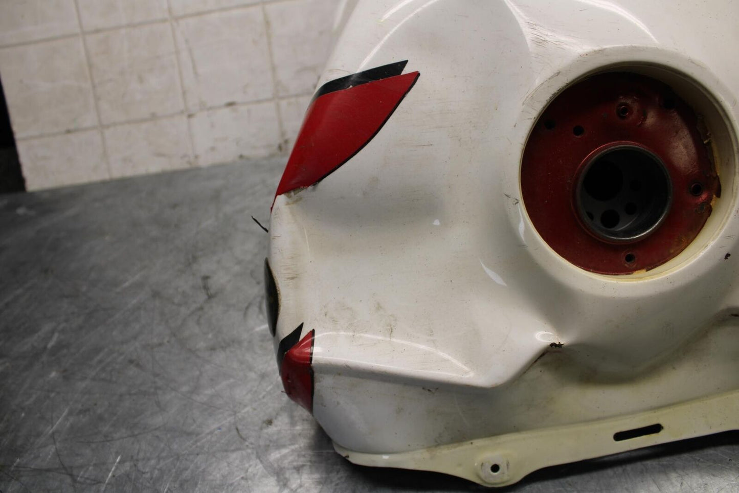 2007 Yamaha YZF R1 GAS TANK FUEL CELL PETROL RESERVOIR 4C8-YK241-00-P0 BB523