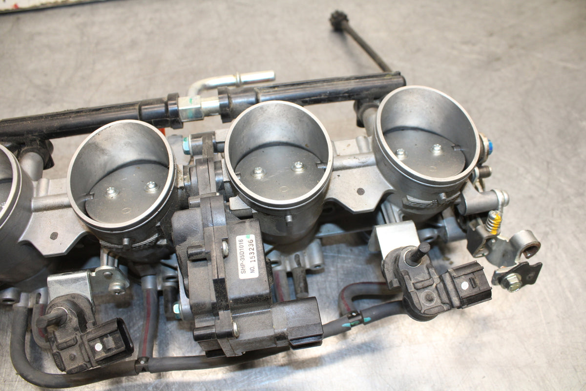 24-25 KAWASAKI NINJA ZX6R MAIN FUEL INJECTORS / THROTTLE BODIES BB726
