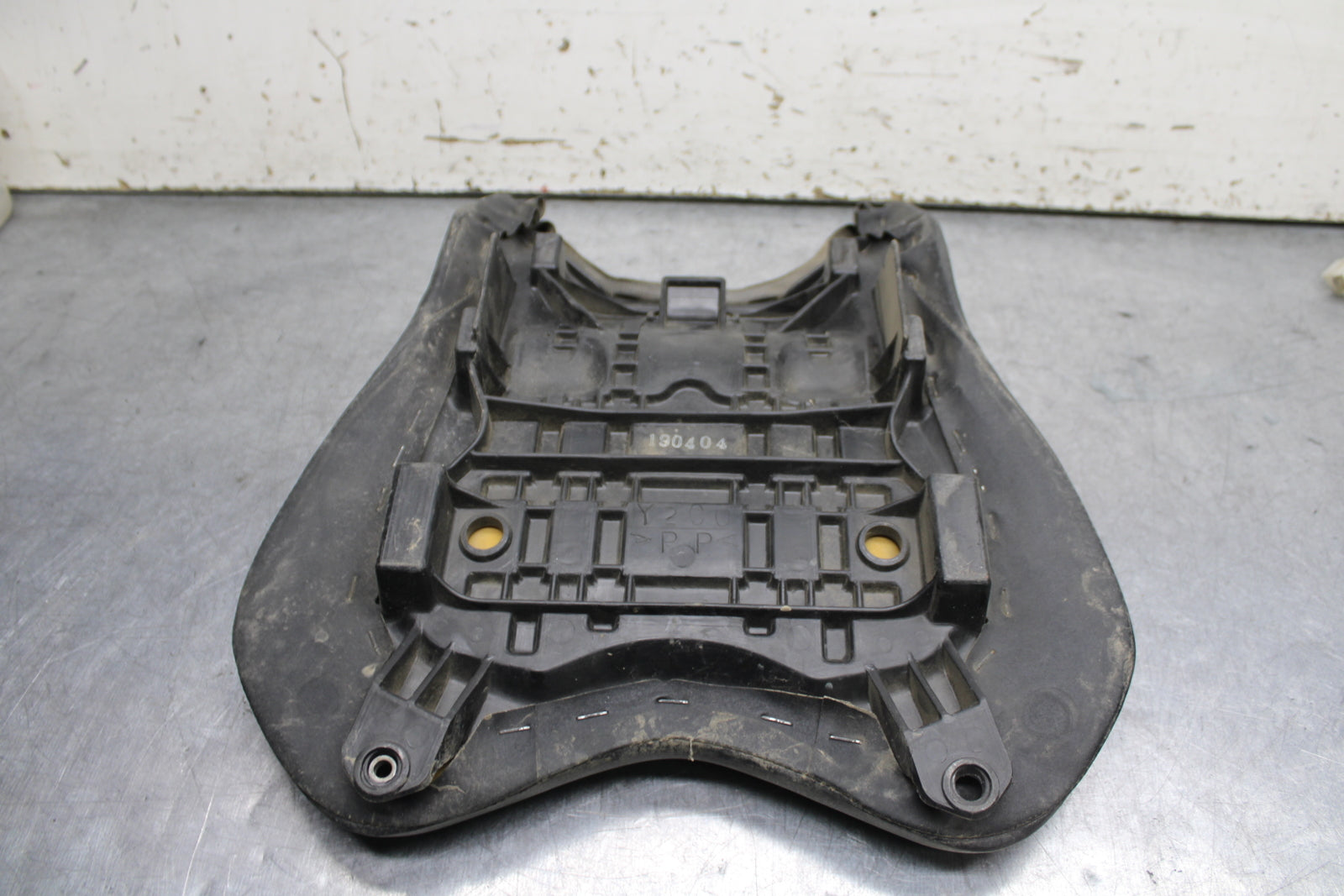 06-07 YAMAHA YZF R6 FRONT DRIVERS SEAT PAD SADDLE PILLION BB742