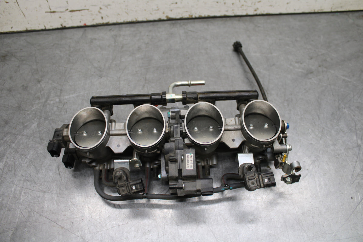 24-25 KAWASAKI NINJA ZX6R MAIN FUEL INJECTORS / THROTTLE BODIES BB726