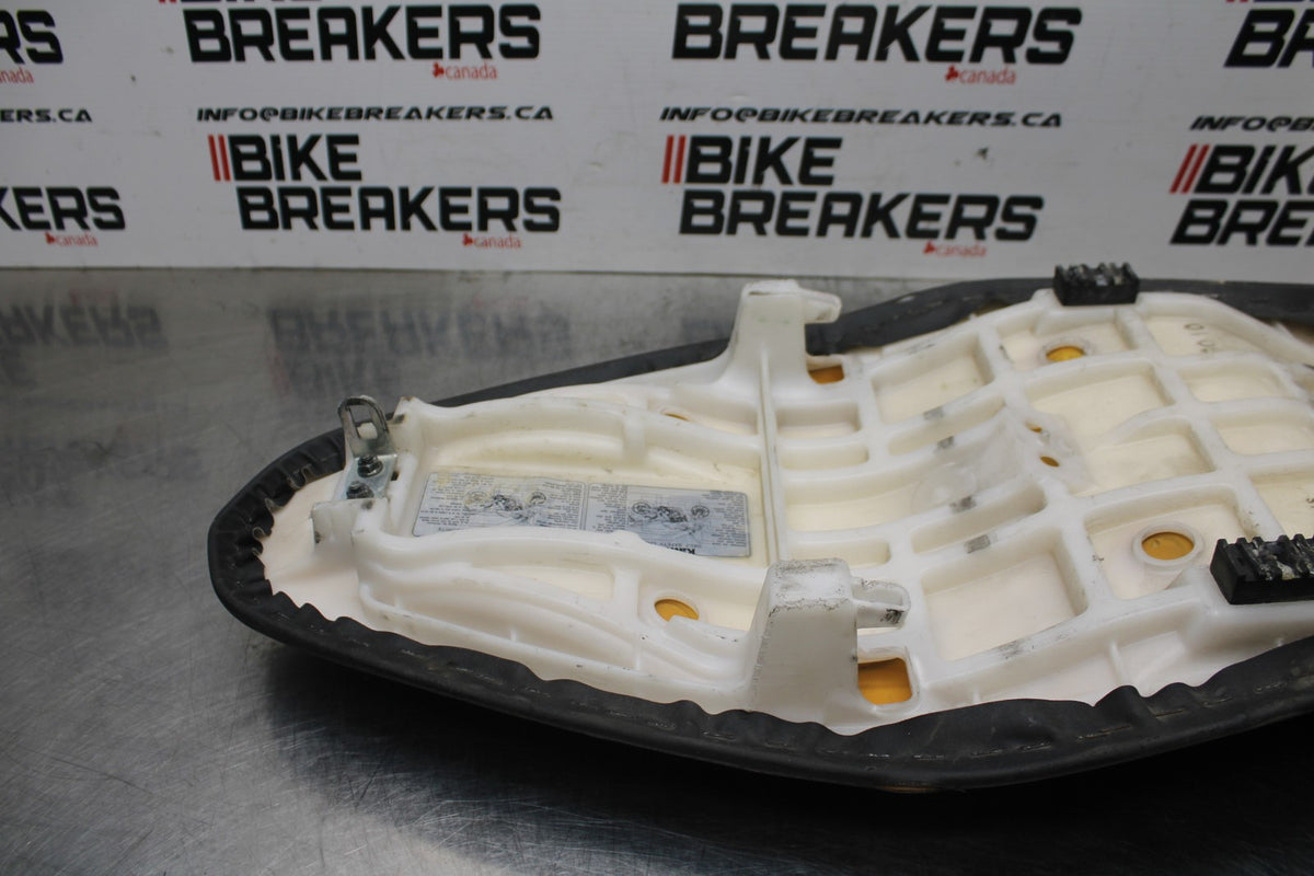 06 KAWASAKI Z750 FRONT REAR SEAT SADDLE BB837