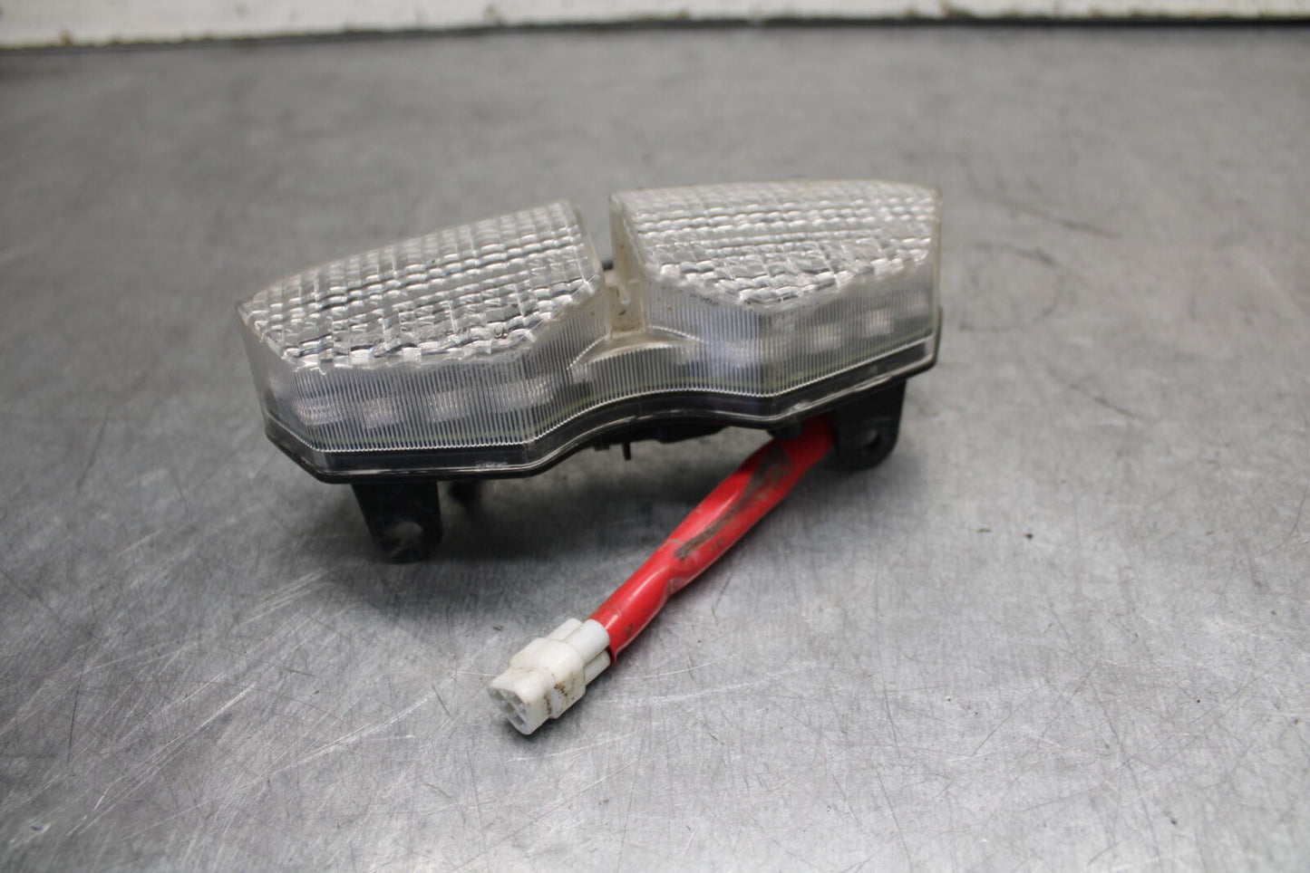 08-09 YAMAHA YZF R6S REAR TAIL TAILLIGHT BACK BRAKE LIGHT  BB690