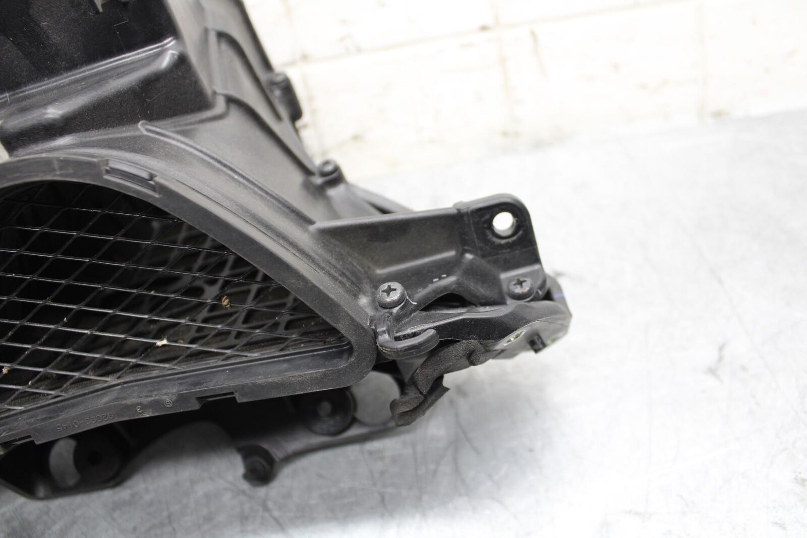 2009 Kawasaki Ninja ZX6R ZX600R UPPER FAIRING MIRROR GAUGES STAY BRACKET BB548