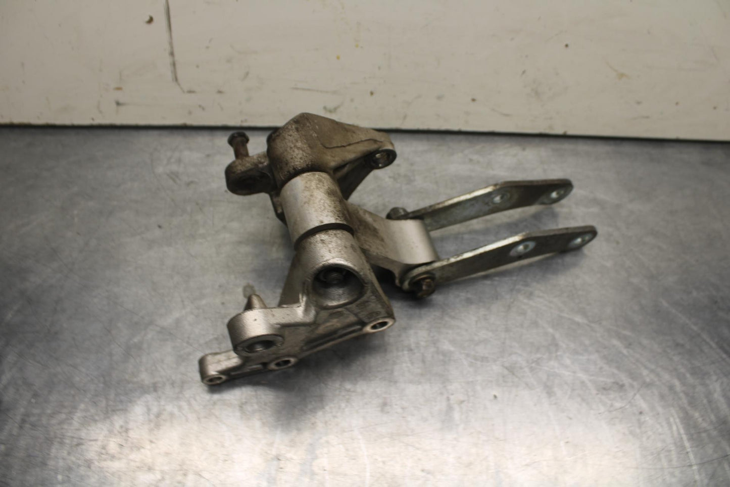 2004 Honda CBR600F4i REAR DOGBONE SHOCK LINKAGE LINK BB606