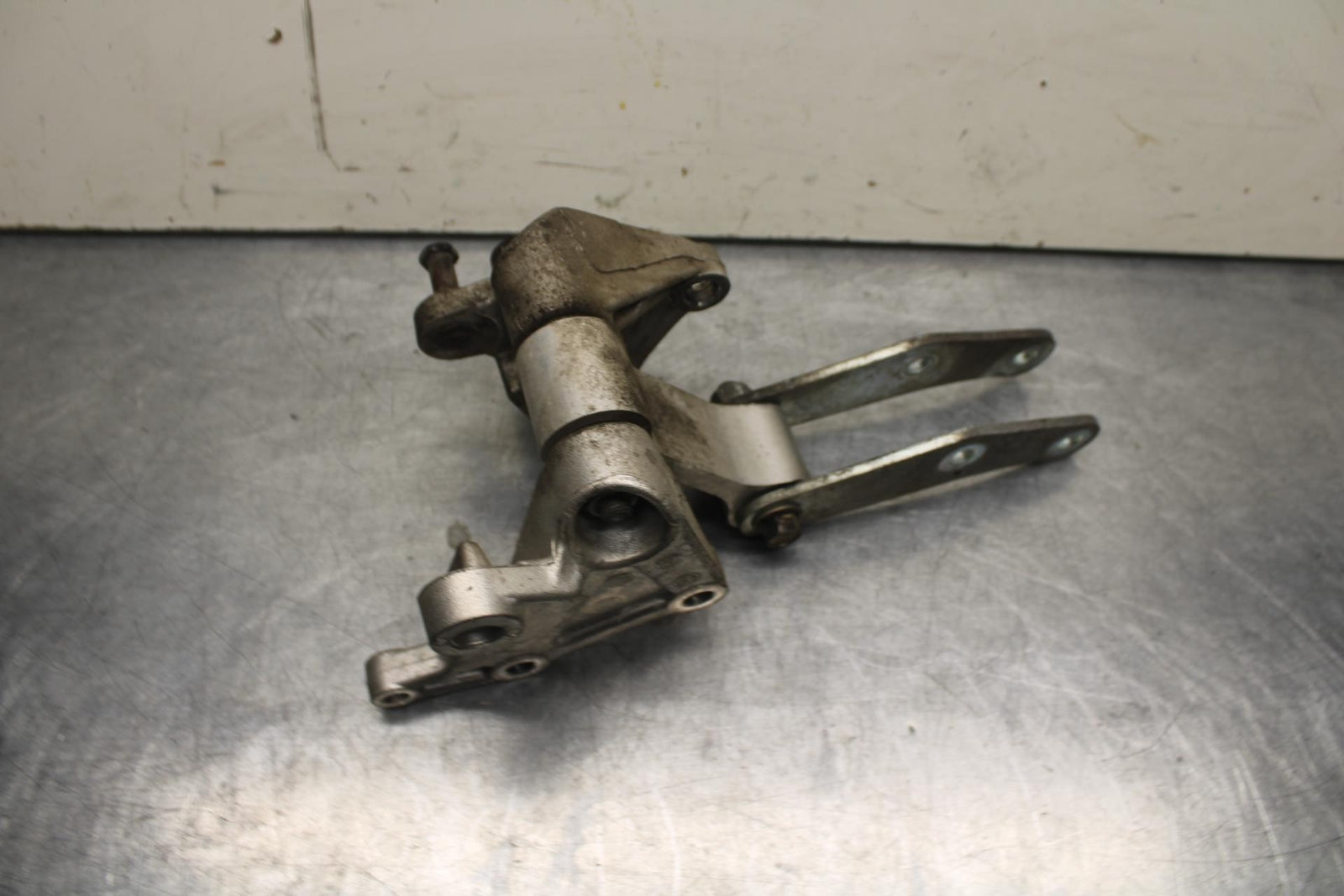 2004 Honda CBR600F4i REAR DOGBONE SHOCK LINKAGE LINK BB606