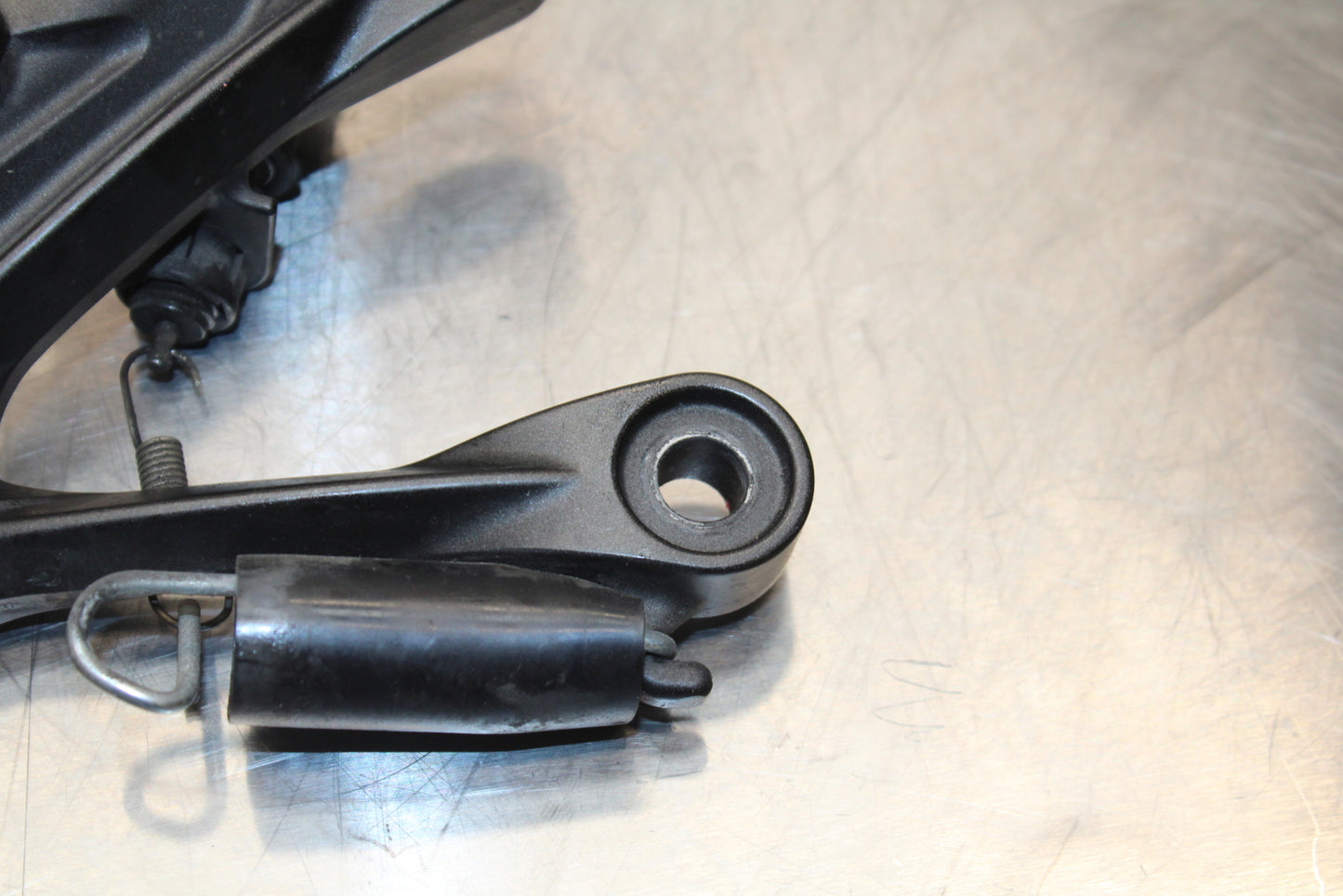 13-17 KAWASAKI NINJA ZX6R ZX636 ABS RIGHT REARSET REAR SET DRIVER FOOT PEG BB143