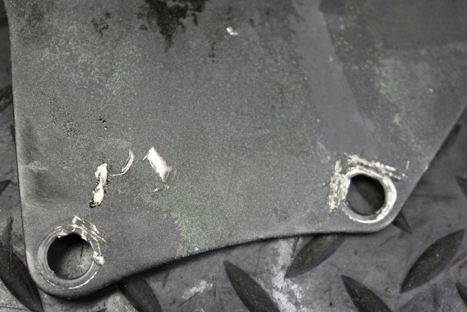 06-07 KAWASAKI NINJA ZX10R REAR SWINGARM BACK SUSPENSION COVER GUARD BB186