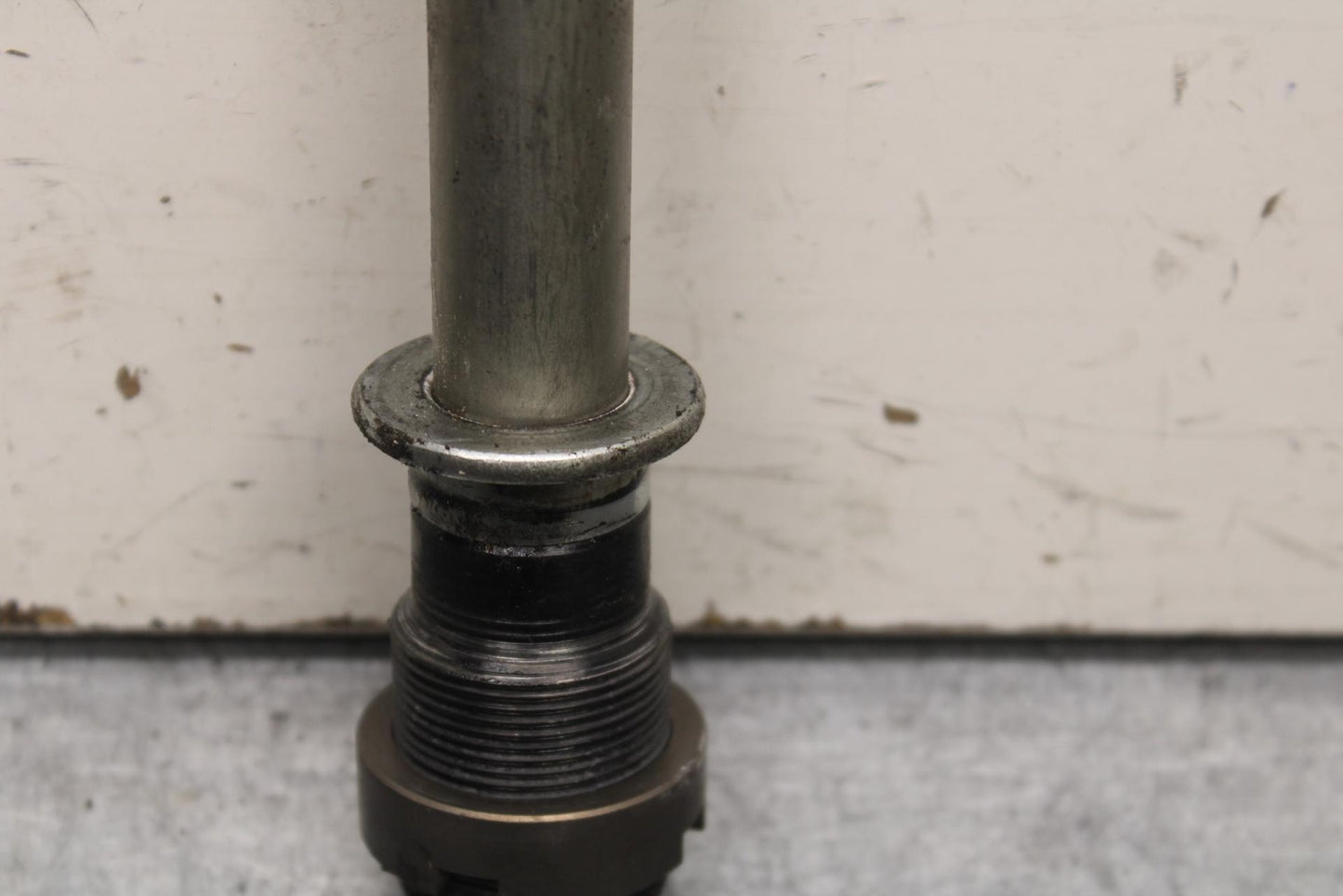 09-12 KAWASAKI NINJA ZX6R REAR BACK SWINGARM BOLT SUSPENSION PIVOT AXLE BB617