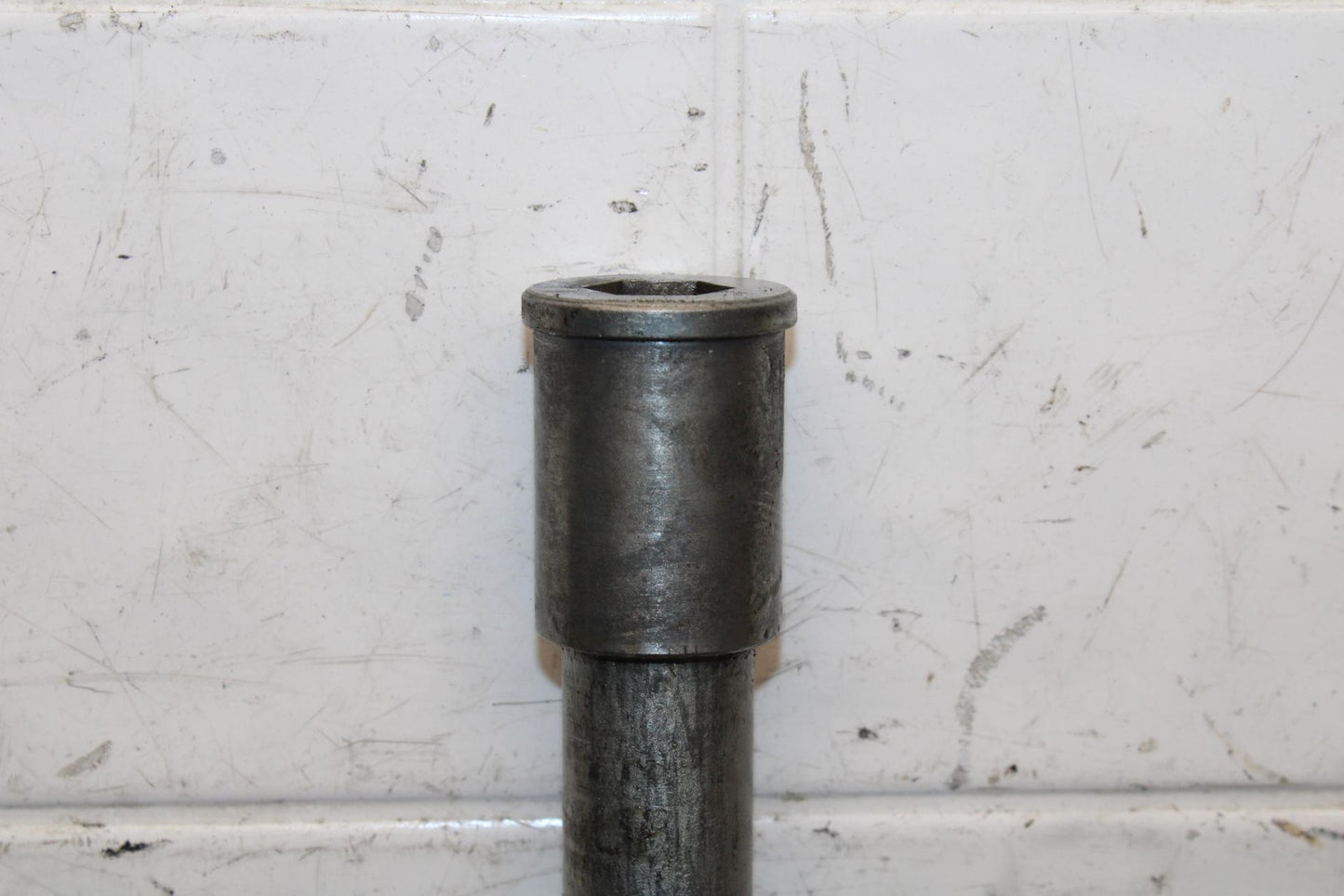 2000 Kawasaki Ninja ZX9R ZX900F FRONT WHEEL RIM AXLE PIVOT BOLT 41068-1404 BB70