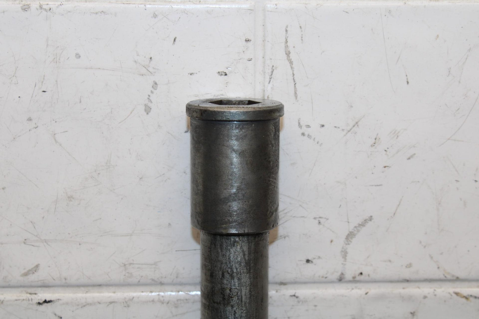 2000 Kawasaki Ninja ZX9R ZX900F FRONT WHEEL RIM AXLE PIVOT BOLT 41068-1404 BB70