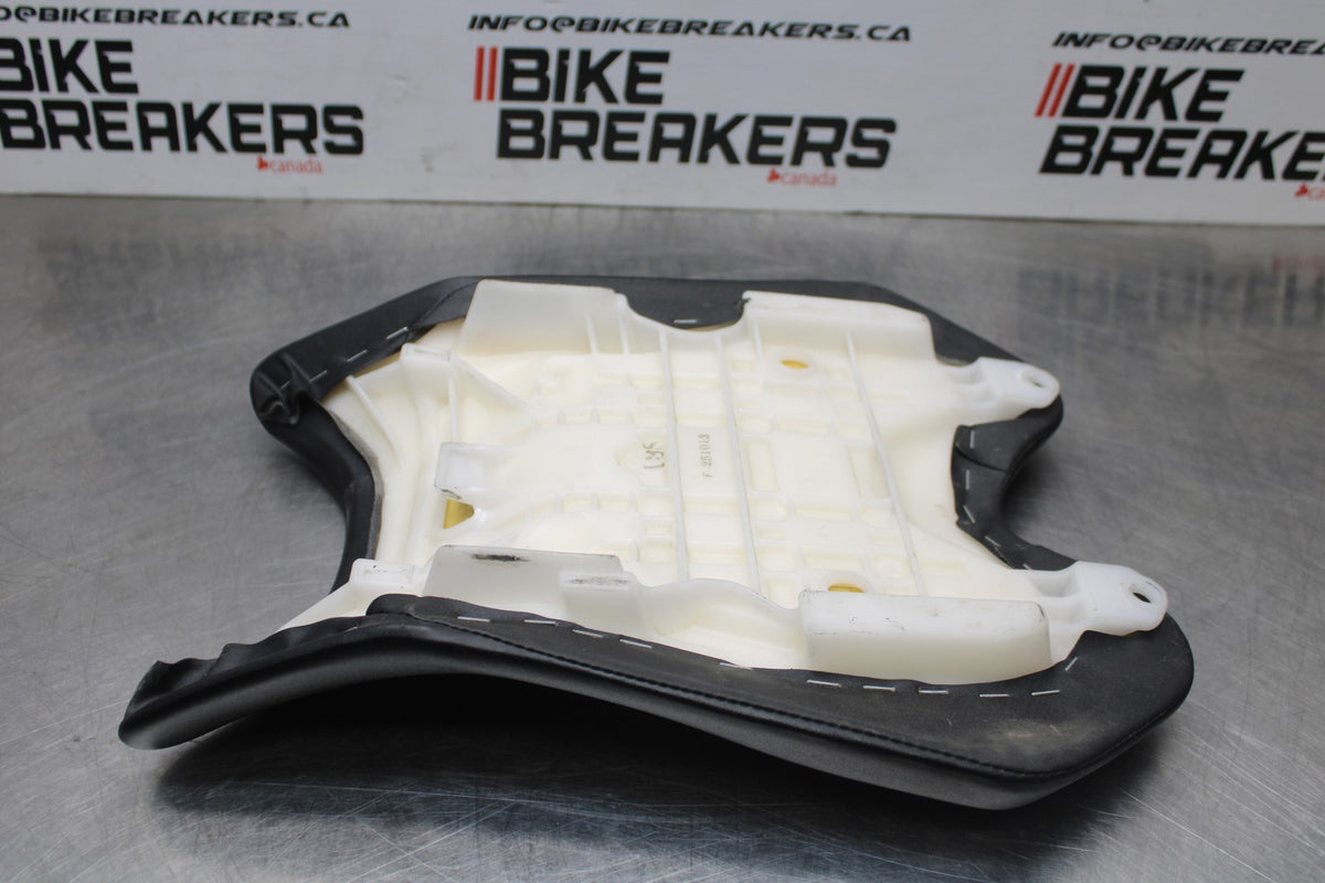 08-16 YAMAHA YZF R6 FRONT DRIVERS SEAT PAD SADDLE PILLION BB856