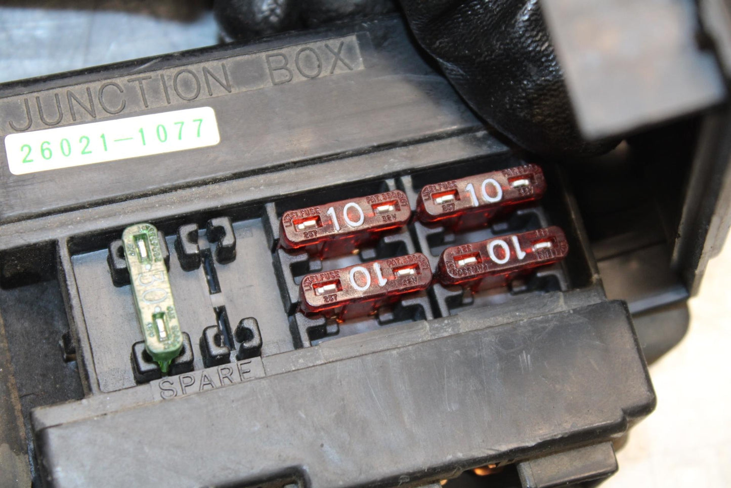 00-01 KAWASAKI ZZR600 RELAY ASSEMBLY FUSE BOX BB568