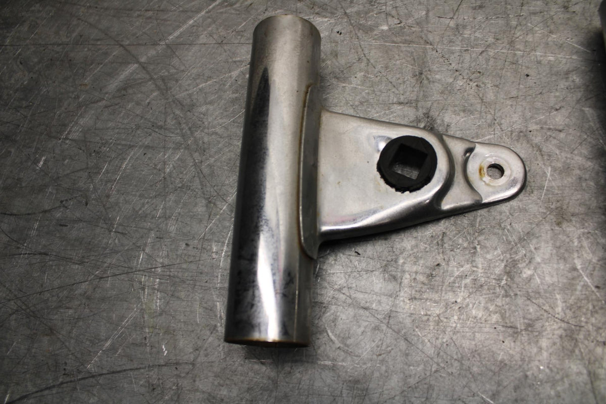 1982 Suzuki GS450L SINGLE HEADLIGHT HEAD LAMP LIGHT BRACKETS BB52