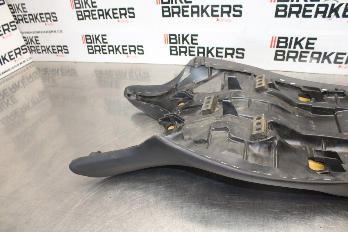 06-07 HONDA INTERCEPTOR 800 VFR800 FRONT REAR SEAT SADDLE BB917