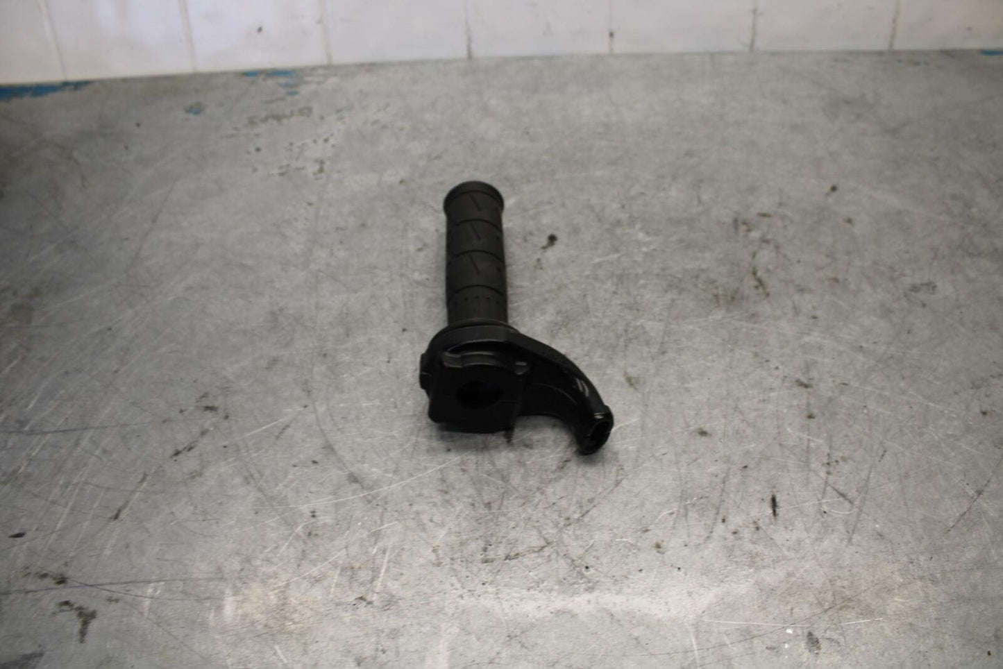 06-07 KAWASAKI NINJA ZX14R THROTTLE CABLE LINE HOUSING GUIDE TUBE bb433