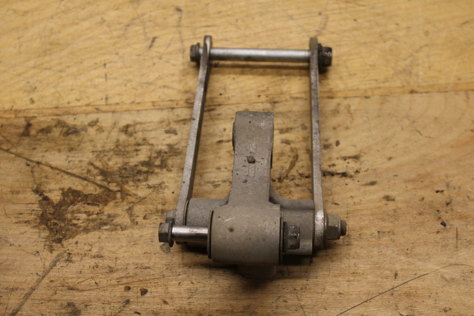 04-05 KAWASAKI NINJA ZX10R REAR DOGBONE SHOCK LINKAGE LINK BB322