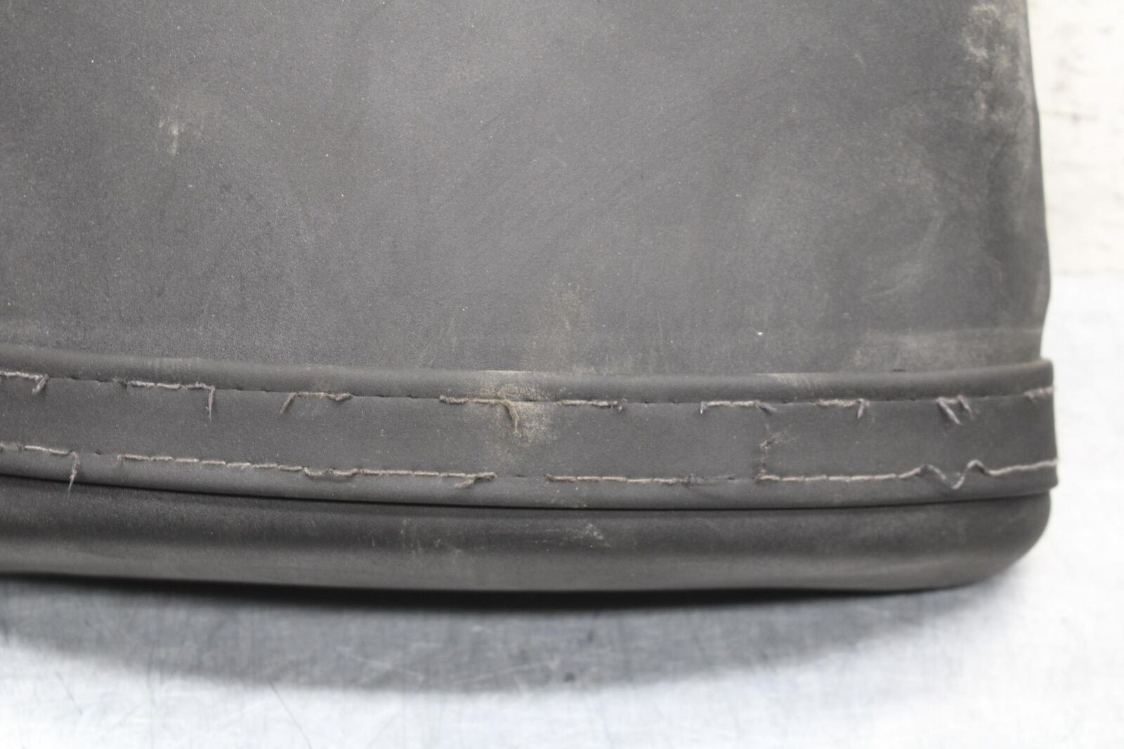 2005 Honda CBR600RR REAR BACK PASSENGER TANDEM SEAT PAD SADDLE PILLION BB564