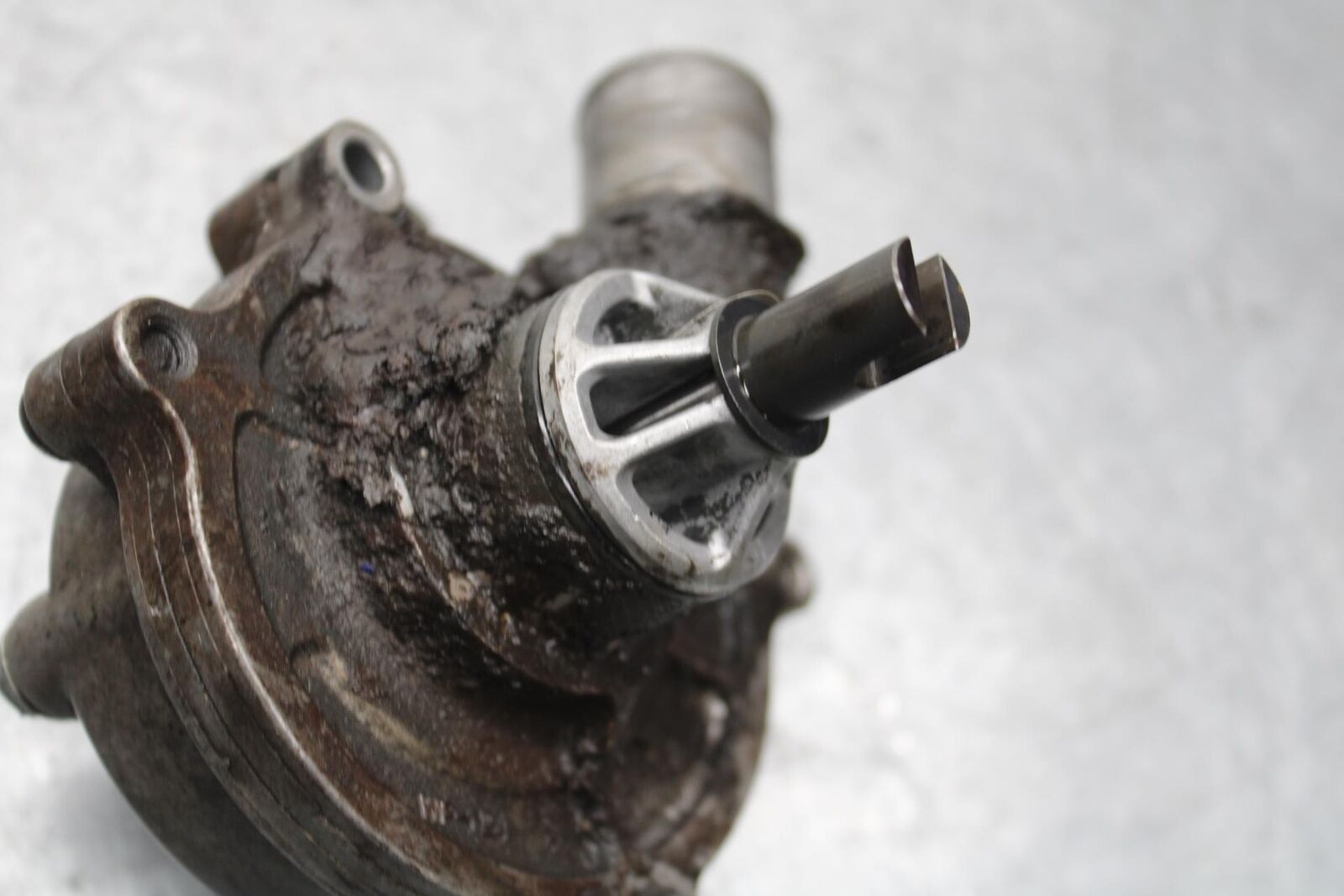 08-10 SUZUKI GSXR750 ENGINE WATER COOLANT PUMP  BB58