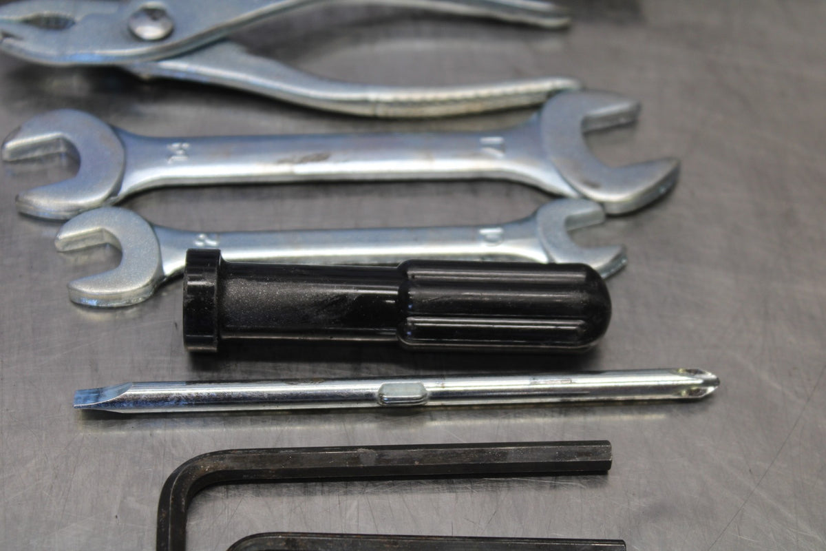 18 SUZUKI GSXR750 STOCK TOOLS OEM TOOL BAG KIT SET BB891