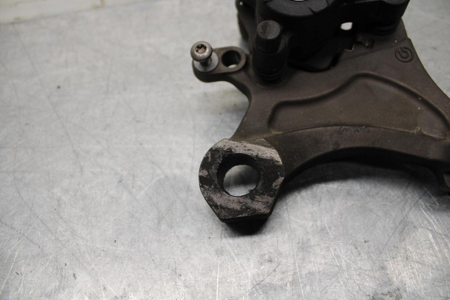 14-15 TRIUMPH STREET TRIPLE R REAR BACK BRAKE CALIPER W MOUNT BRACKET BB441
