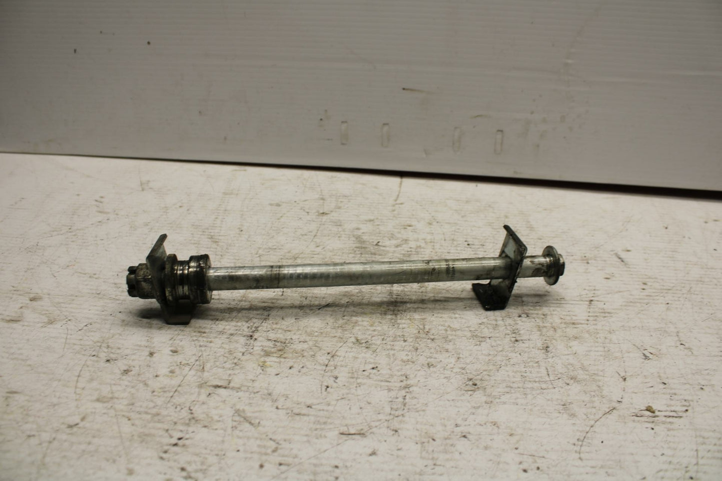 90-07 KAWASAKI ZZR 250 REAR AXLE BACK WHEEL RIM PIVOT BOLT AXEL BB298