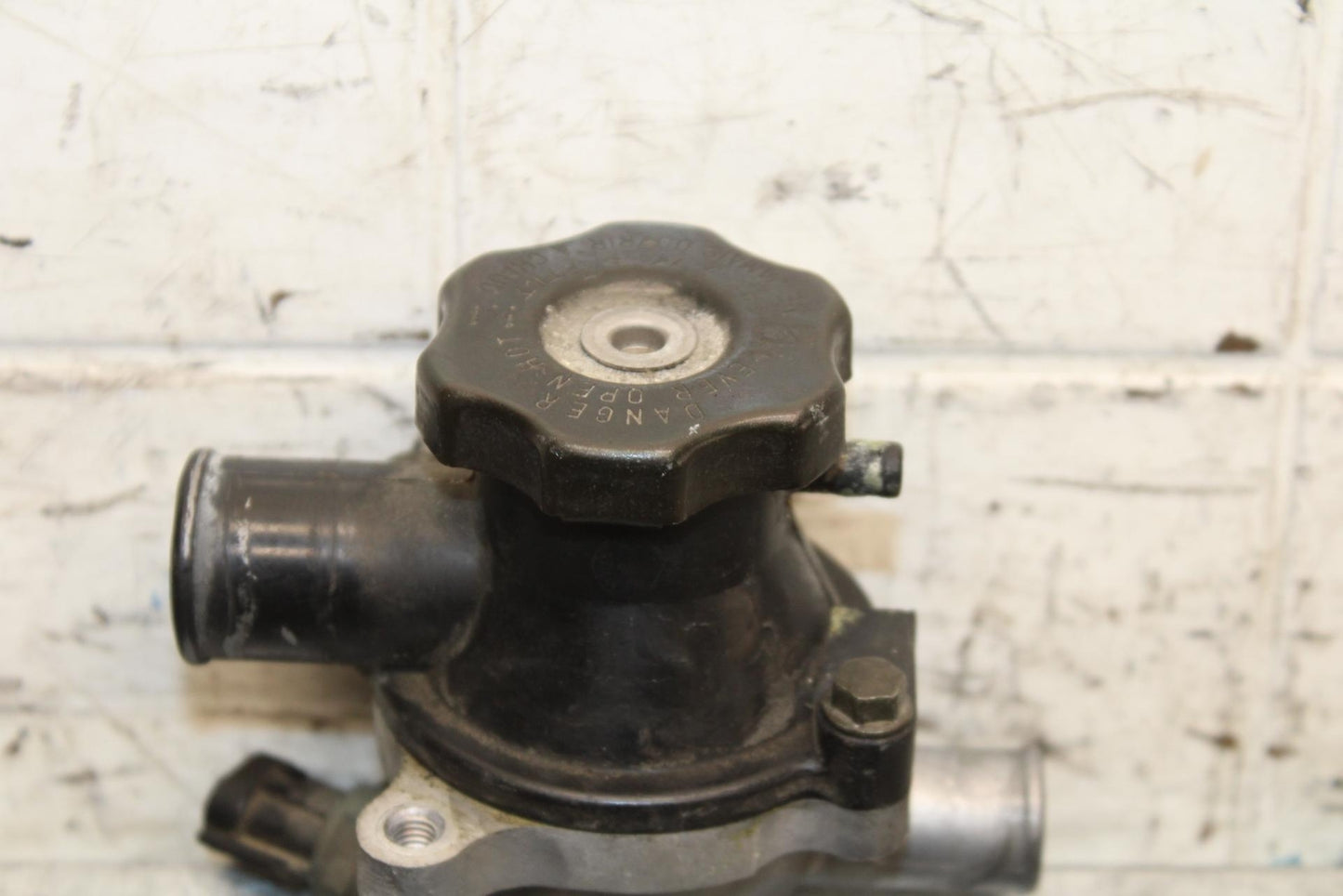 2005 Kawasaki Vulcan 1600 VN1600D COOLANT THERMOSTAT HOUSING BB556