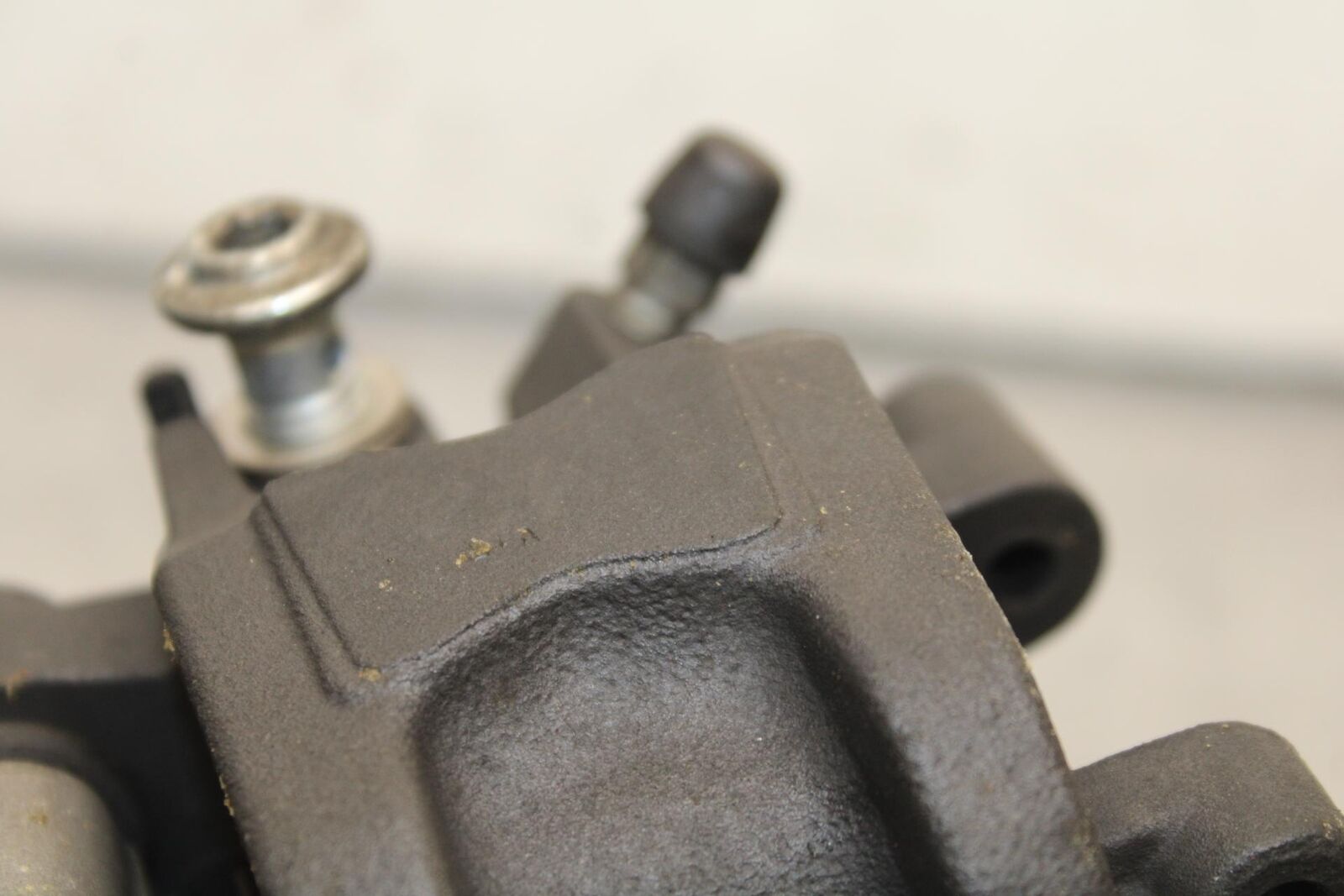 2011 Suzuki GSXR1000 REAR BACK BRAKE CALIPER W MOUNT BRACKET BB96