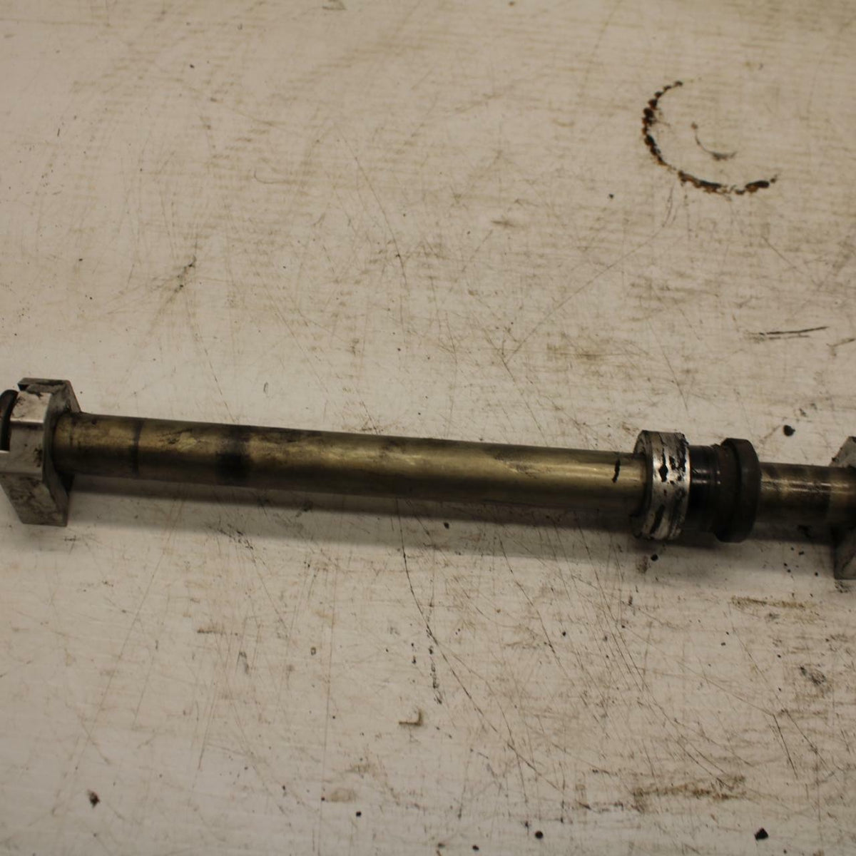 07-16 TRIUMPH STREET TRIPLE REAR AXLE BACK WHEEL RIM PIVOT BOLT AXEL BB361
