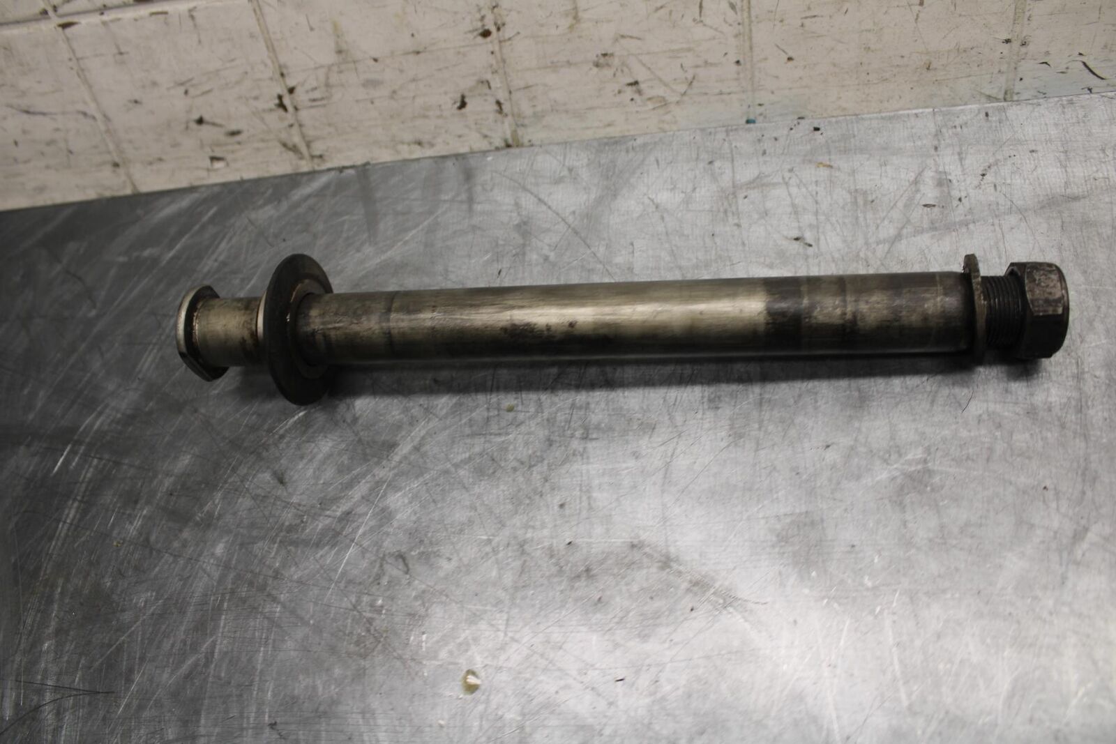 07 YAMAHA YZF R6 REAR AXLE BACK WHEEL RIM PIVOT BOLT AXEL 2C0-25381-10-00 BB495