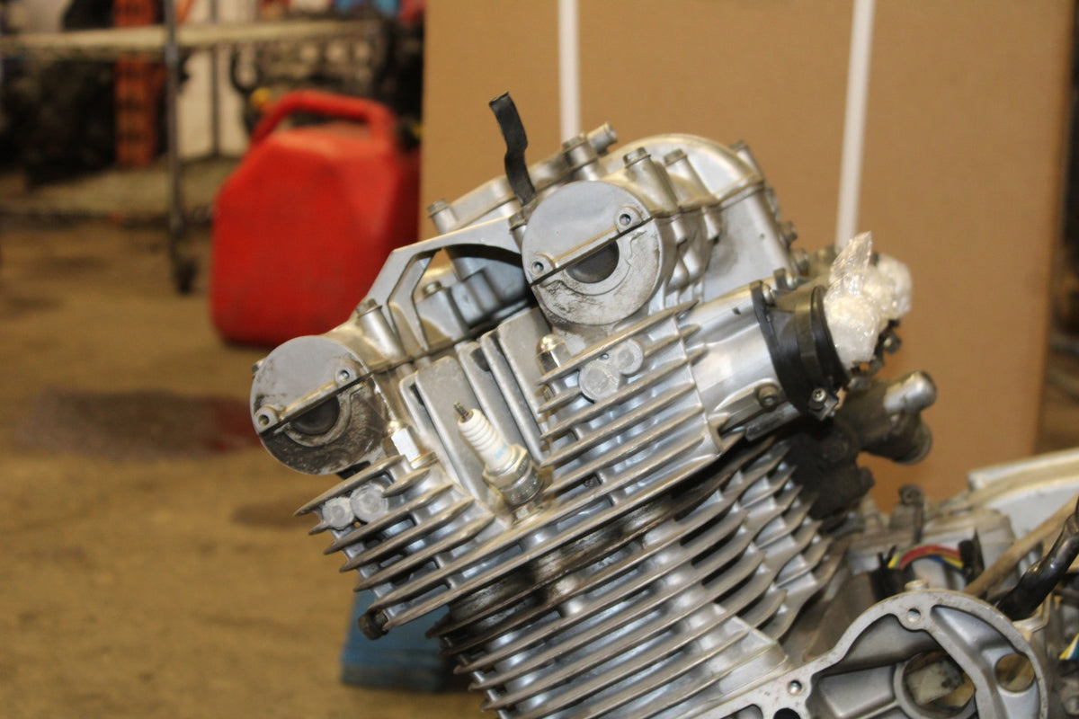 77 SUZUKI GS750 ENGINE MOTOR BB779