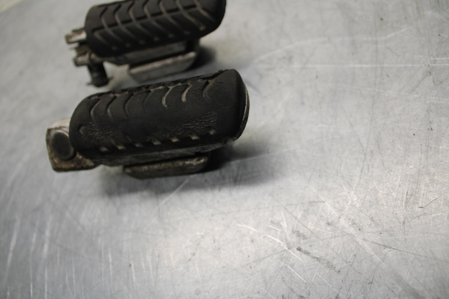 17 KAWASAKI VERSYS_X 300 FRONT FOOT RESTS PEGS STEPS SET PAIR BB504