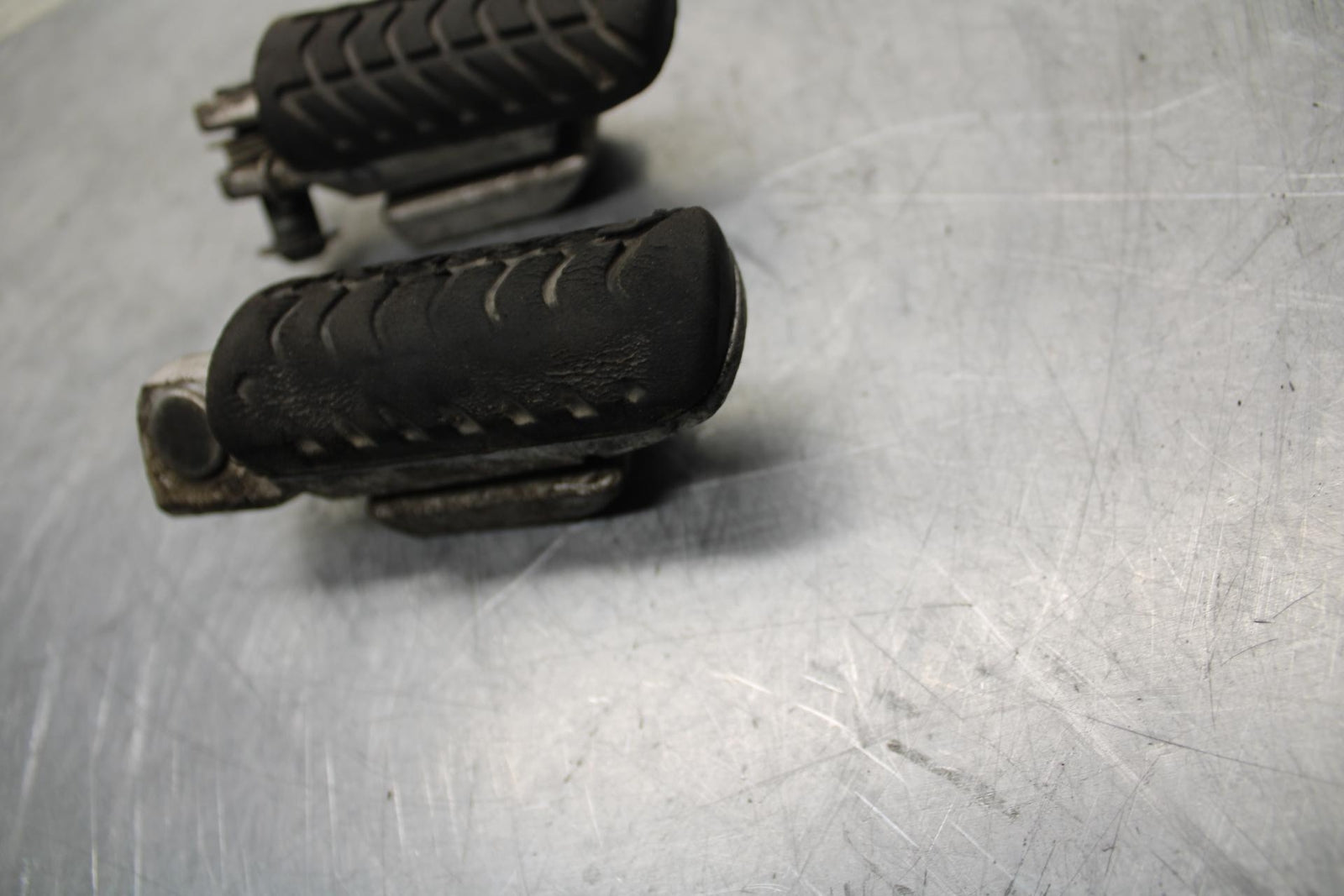 17 KAWASAKI VERSYS_X 300 FRONT FOOT RESTS PEGS STEPS SET PAIR BB504