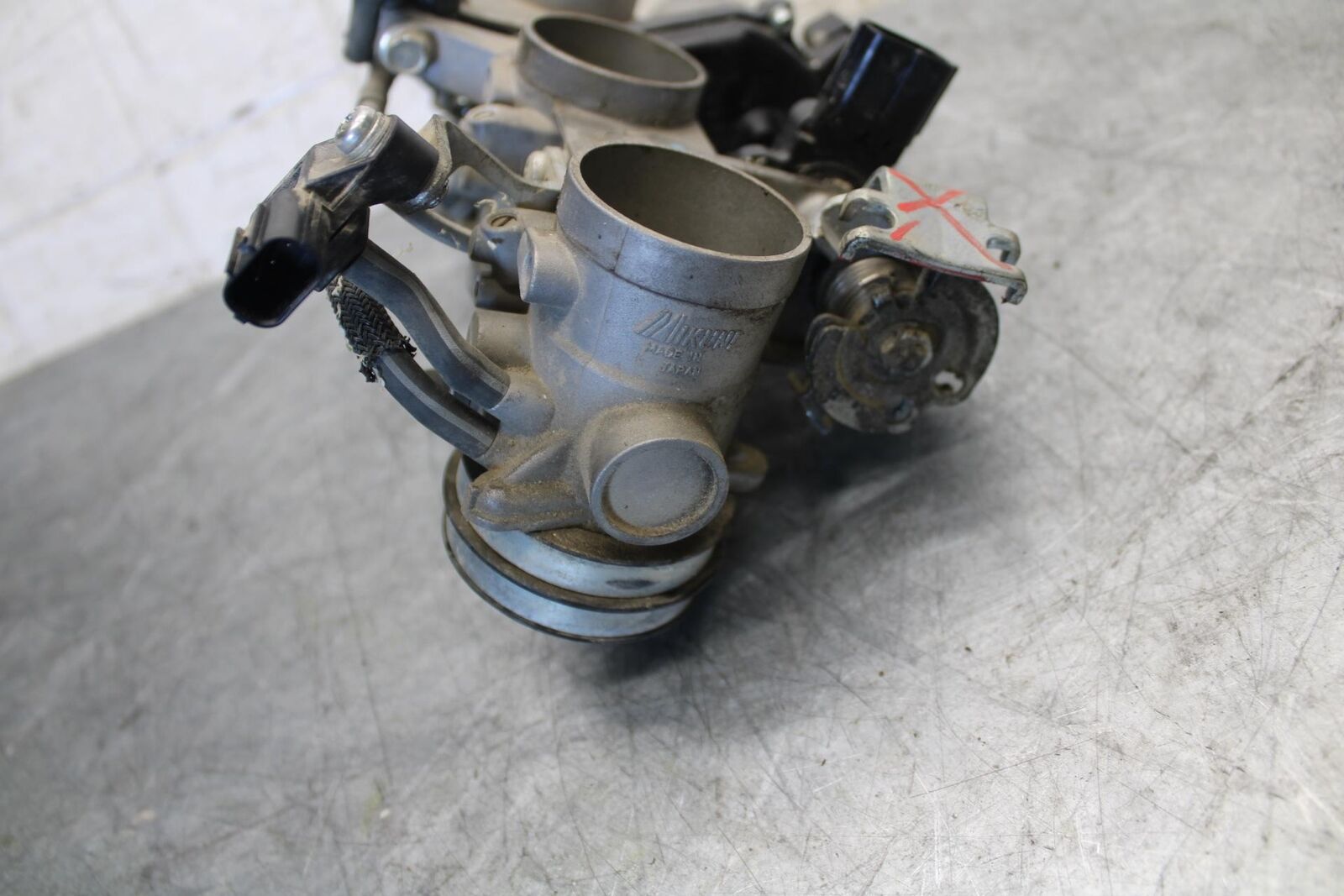 2015 Yamaha FZ09 MAIN FUEL INJECTORS / THROTTLE BODIES 1RC-12572-00-00 BB535