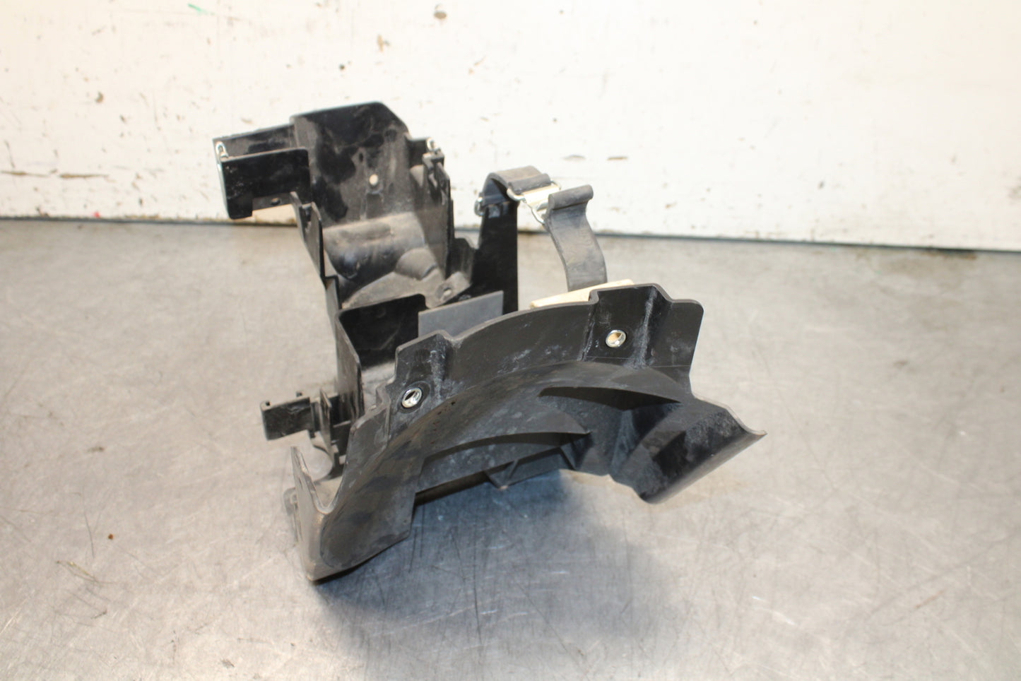 17-24 YAMAHA BOLT XVS950 BATTERY TRAY BOX HOLDER BB729