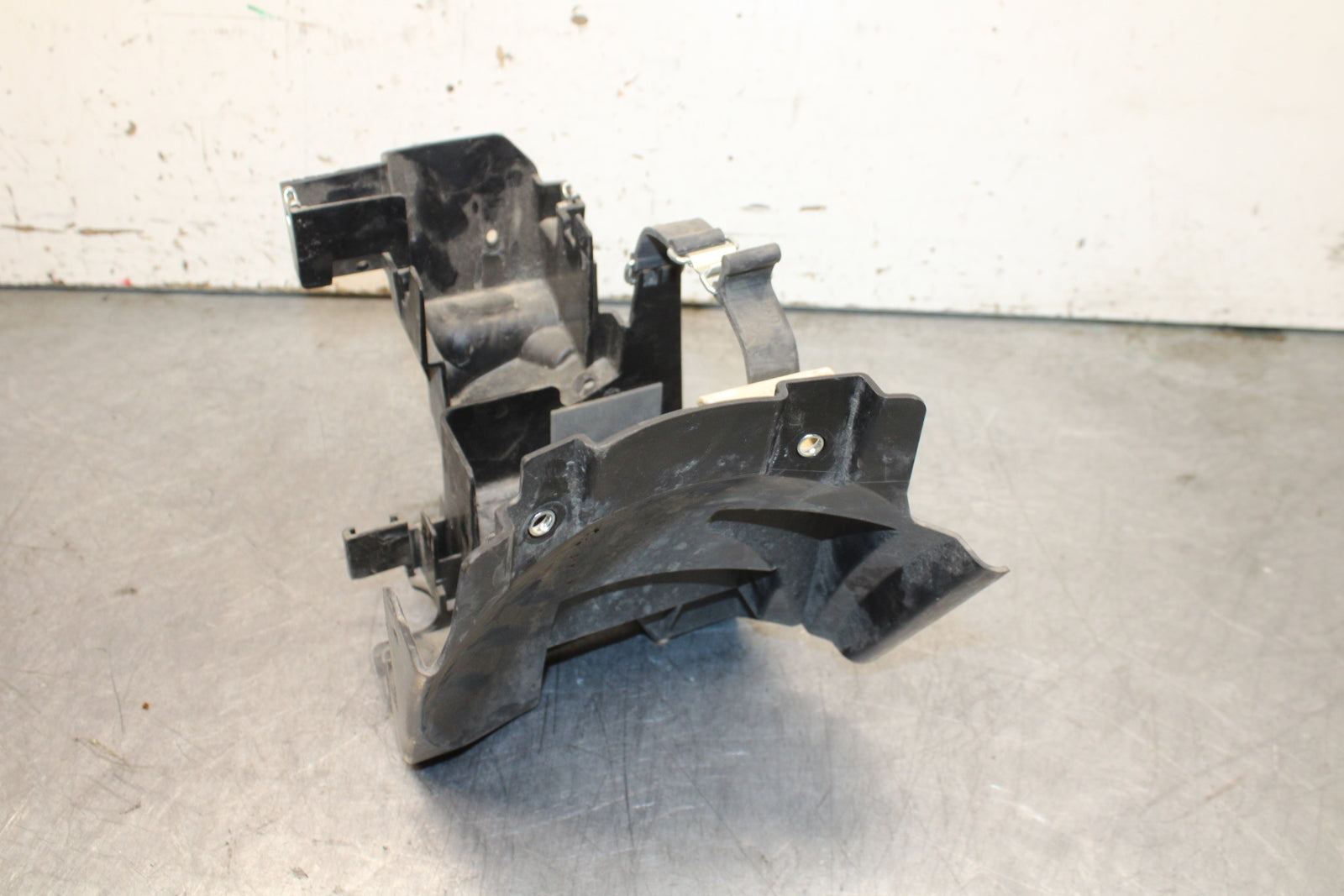 17-24 YAMAHA BOLT XVS950 BATTERY TRAY BOX HOLDER BB729