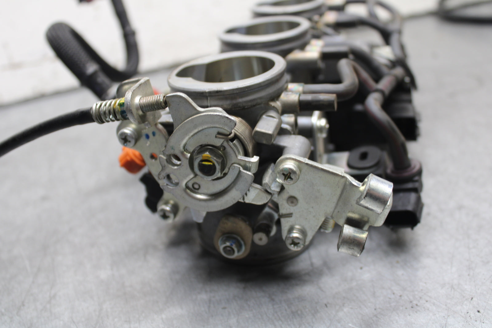 13-18 KAWASAKI NINJA ZX6R MAIN FUEL INJECTORS / THROTTLE BODIES BB682