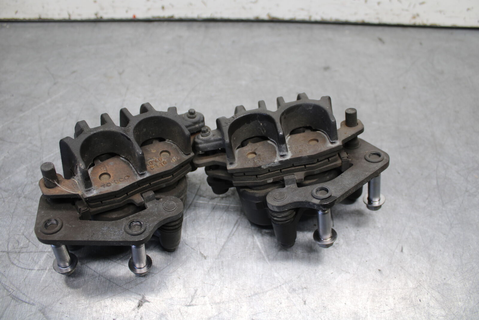 12-17 KAWASAKI ER-6N Z650 RIGHT LEFT FRONT BRAKE CALIPER SET PAIR CALIPERS BB709