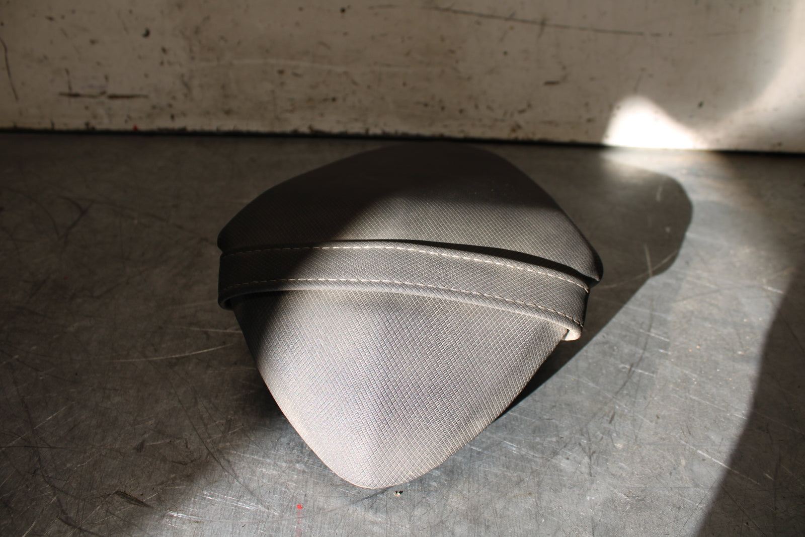 19-22 KAWASAKI Z400 REAR BACK PASSENGER TANDEM SEAT PAD SADDLE PILLION BB708