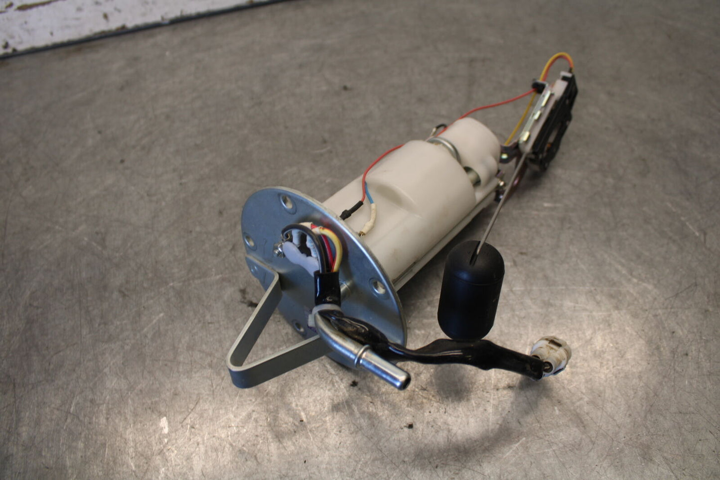 11-24 SUZUKI GSXR750 FUEL PUMP GAS PETROL SENDER UNIT  BB687